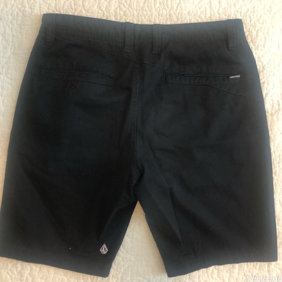 Bundle of 2 pairs of Volcom Shorts - Picture 7 of 9